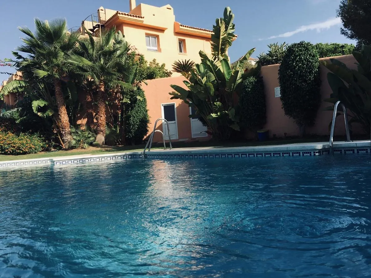 Marbella Deluxe Rooms In Royal Cabopino Townhouse Quarto em Acomodações Particulares