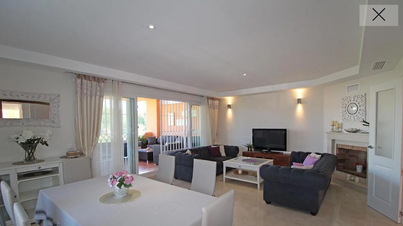 Marbella Deluxe Rooms In Royal Cabopino Townhouse Quarto em Acomodações Particulares