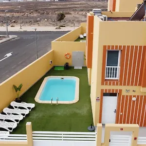https://mariposas-home-pool.in-canary-islands.com