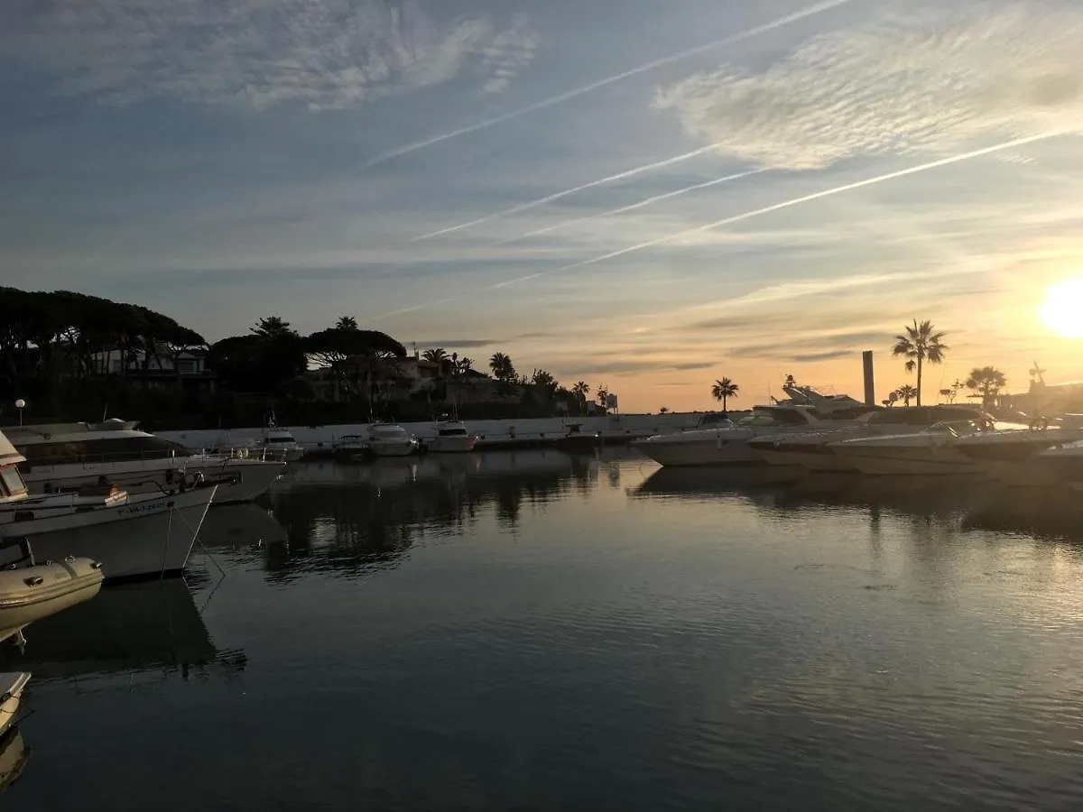 Marbella Deluxe Rooms In Royal Cabopino Townhouse